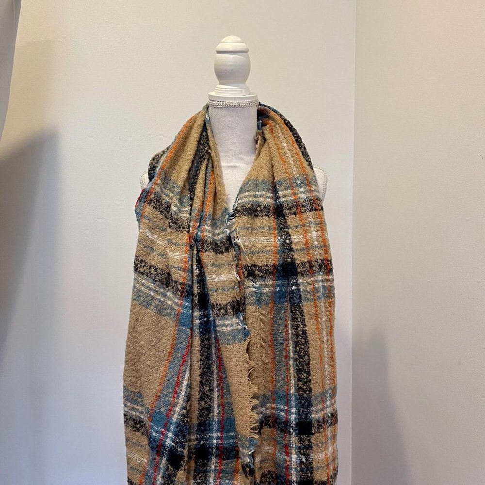 NWOT Shiraleah Chicago Acrylic Paid Scarf Tan